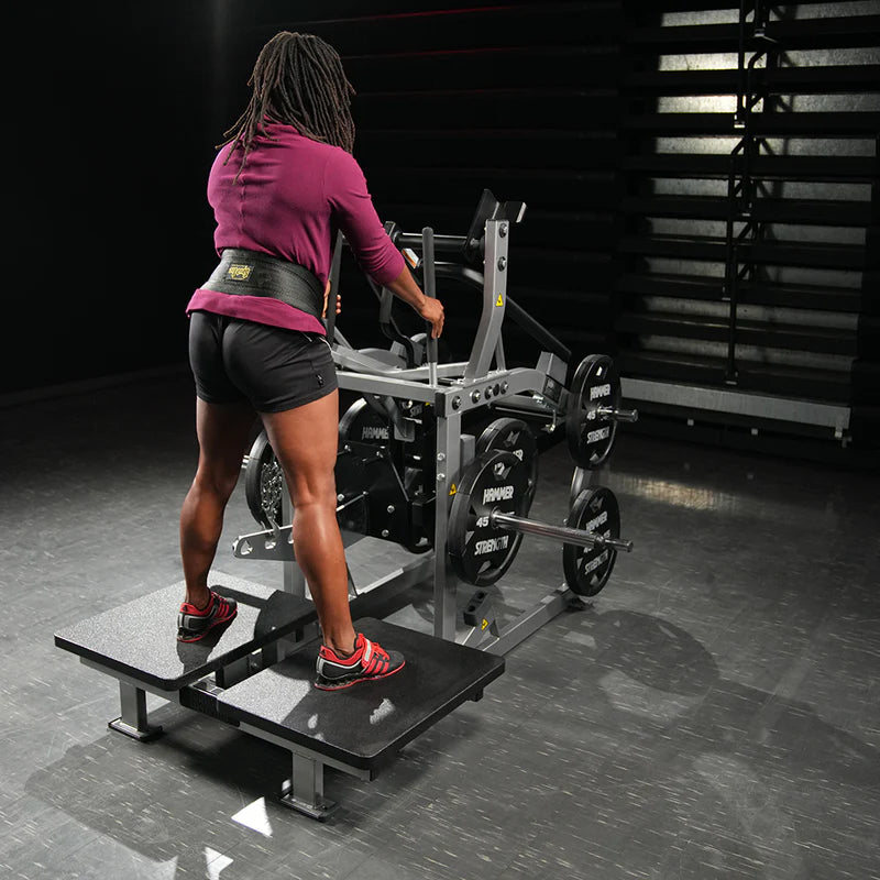 Plate-Loaded Belt Squat – Life Fitness